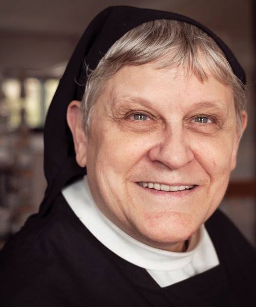 Portrait d’une moniale souriante de l’abbaye de Soleilmont